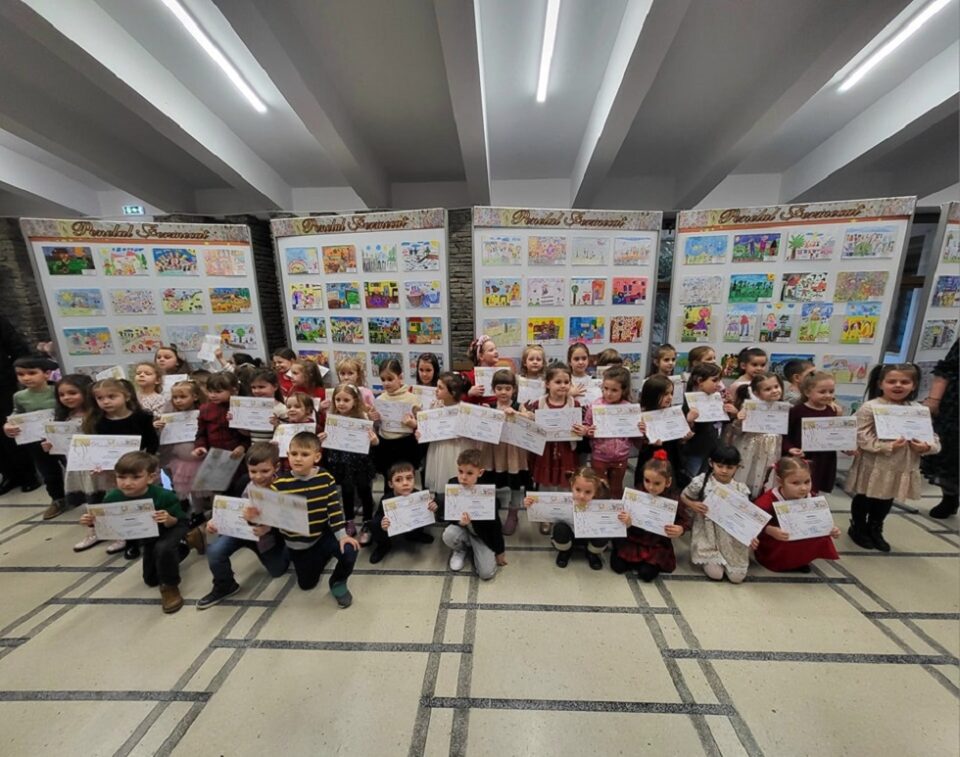 „Universul copilăriei”, văzut prin ochii a peste 600 de preșcolari talentați la Concursul „Penelul fermecat”