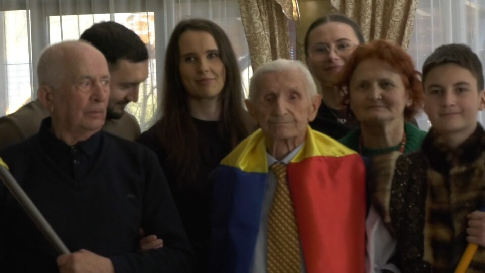 Veteranul Radu Caraciuc în mijlocul familiei și prietenilor