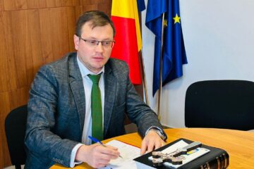 Fotoliul de primar al comunei Vatra Moldoviței va fi ocupat de viceprimarul Zenoviu Gavril Cenușă Fotoliul de primar al comunei Vatra Moldoviței va fi ocupat de viceprimarul Zenoviu Gavril Cenușă