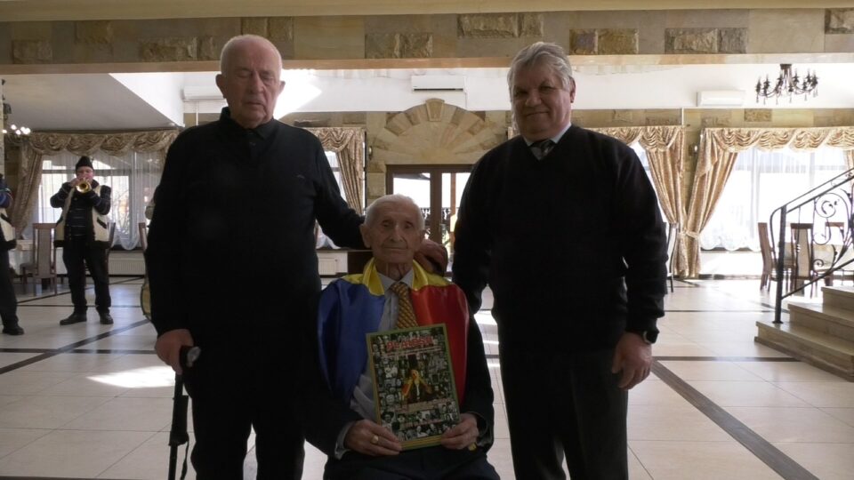 Veteran de război sărbătorit la Frasin, la împlinirea vârstei de 100 de ani