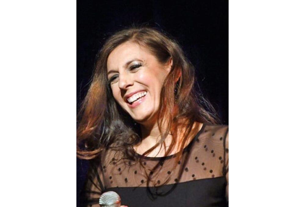 Cat Loris, o artistă pariziană sensibilă și profundă, invitată la o activitate organizată de Alianța Franceză Cat Loris, o artistă pariziană sensibilă și profundă, invitată la o activitate organizată de Alianța Franceză