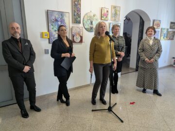 Drd. Delia Leizeriuc: „În contextul vizual contemporan, dominat de imagini rapide și tehnologice, pictura Marcelei Dascălu afirmă valoarea lentorii și a contemplației”