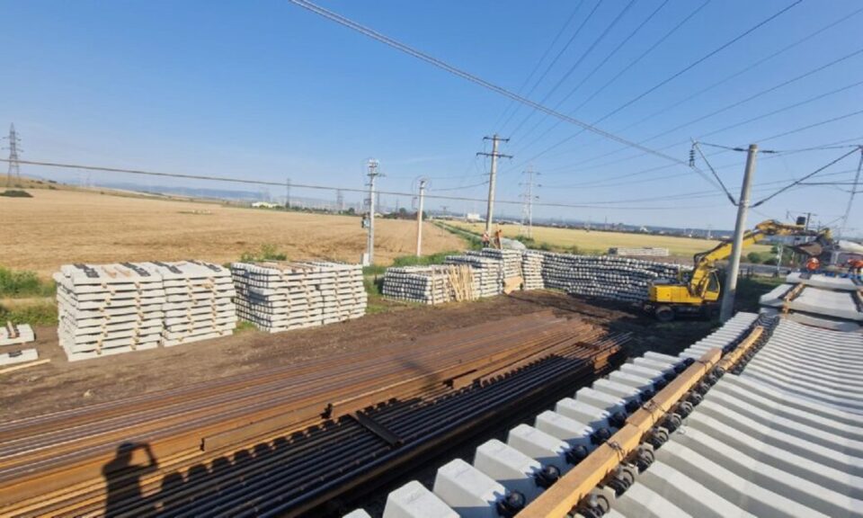 Călătoriile cu trenul spre Ardeal, doar cu transbordare auto, timp de aproape două luni Călătoriile cu trenul spre Ardeal, doar cu transbordare auto, timp de aproape două luni