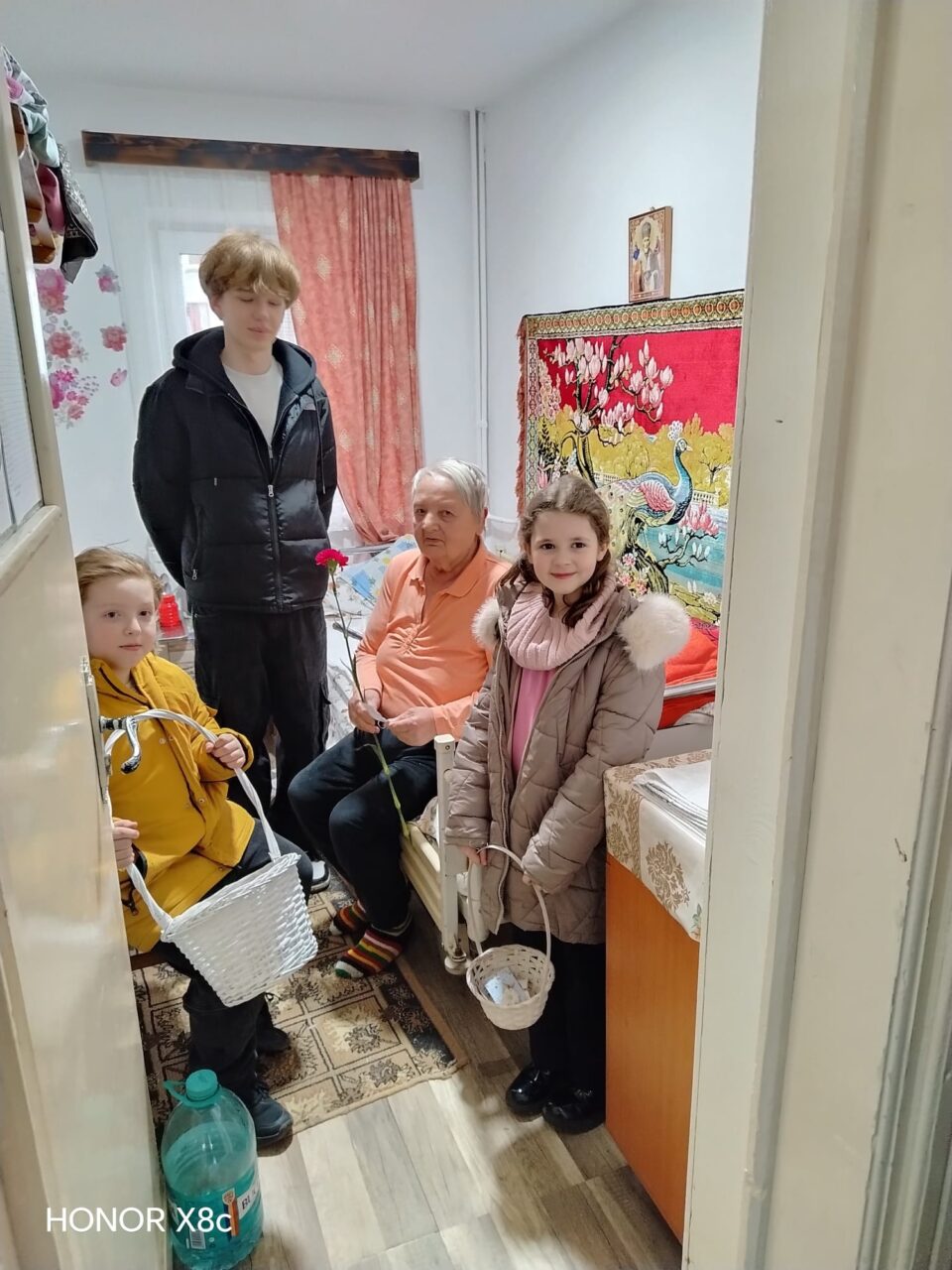 Tinerețea aduce primăvara la Fundația Umanitară Căminul de bătrâni „Sfântul Ioan cel Nou”