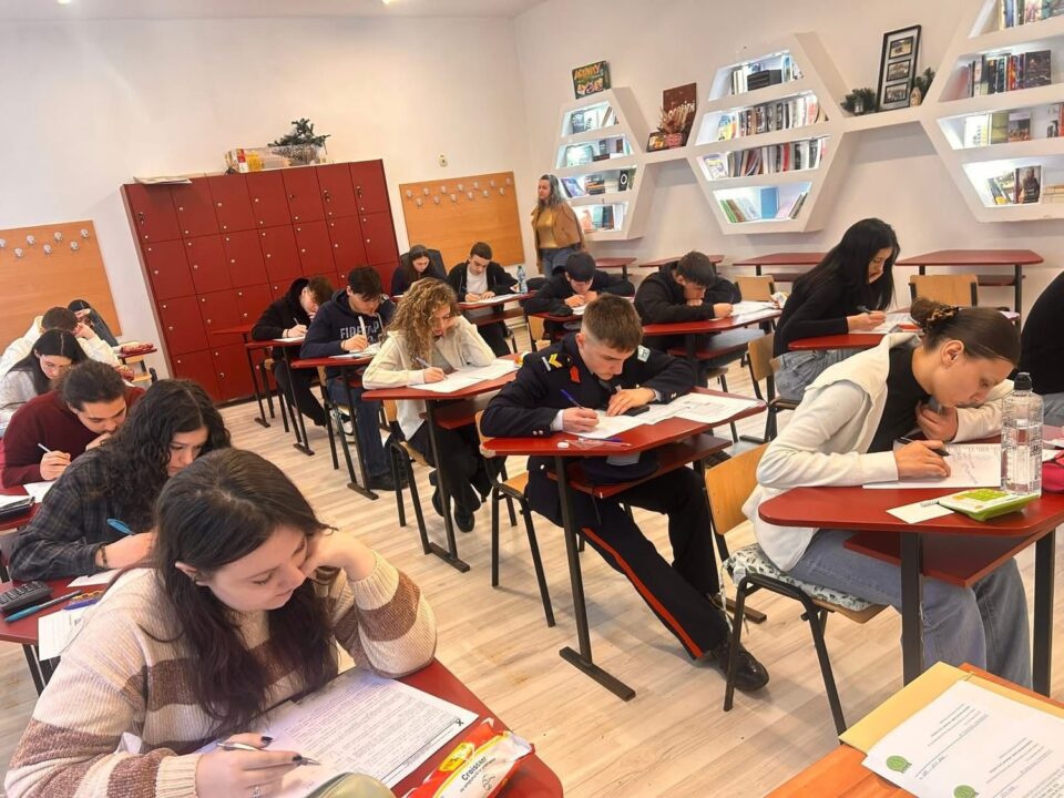 Opt elevi s-au calificat la faza națională a Concursului de fizică – geografie „Ștefan Hepites”