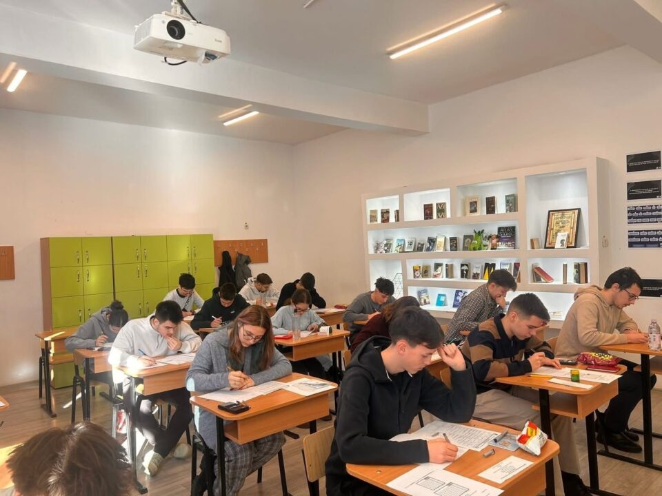 Opt elevi s-au calificat la faza națională a Concursului de fizică – geografie „Ștefan Hepites”