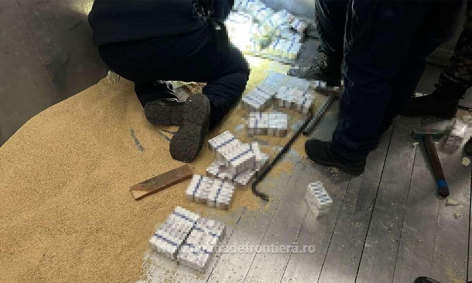 Peste 16.000 de pachete de țigări de contrabandă, găsite ascunse într-un camion ucrainean care transporta furaje de soia
