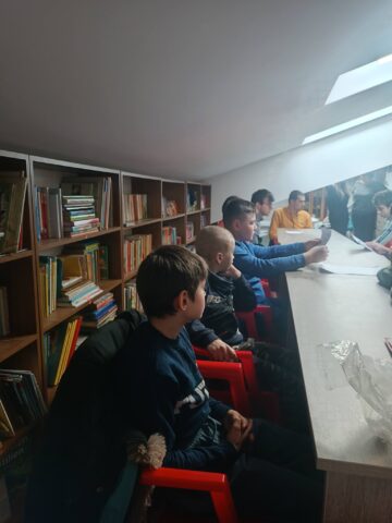 Ateliere ocupaționale dedicate zilei de 8 Martie, organizate pentru copii de Complexul de Servicii Multifuncționale Gura Humorului