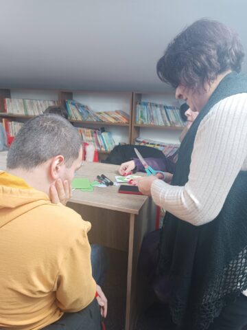 Ateliere ocupaționale dedicate zilei de 8 Martie, organizate pentru copii de Complexul de Servicii Multifuncționale Gura Humorului
