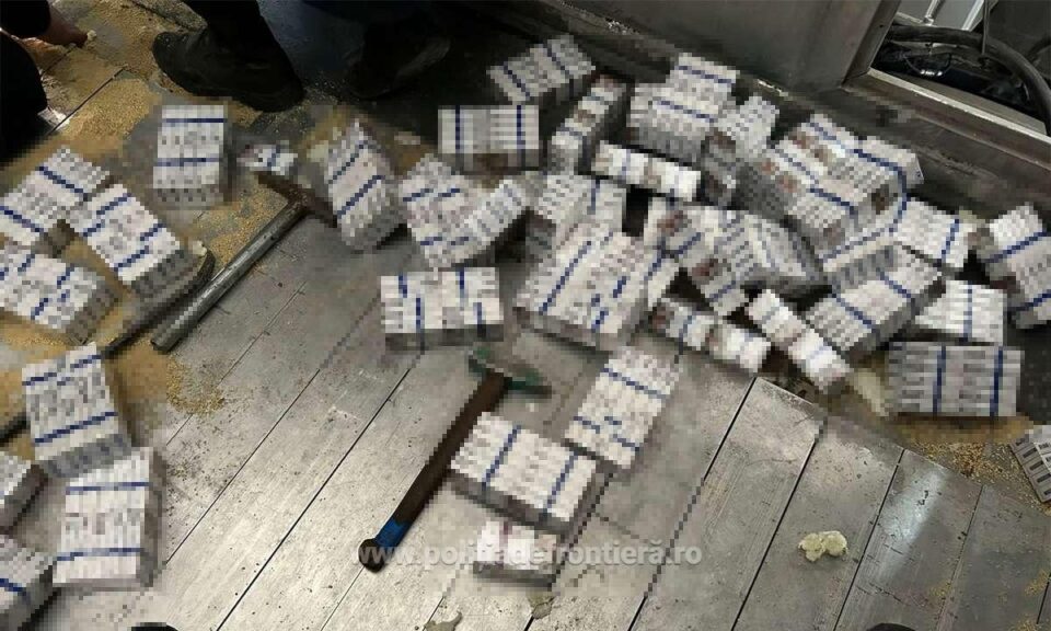 Peste 16.000 de pachete de țigări de contrabandă, găsite ascunse într-un camion ucrainean care transporta furaje de soia