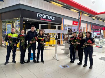 Flori, mărțișoare și un experiment în lupta pentru combaterea violenței în familie