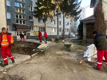 Primăria Suceava a început lucrările pentru amenajarea a 42 de locuri de parcare în zona restaurantului Național