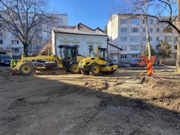 Primăria Suceava a început lucrările pentru amenajarea a 42 de locuri de parcare în zona restaurantului Național