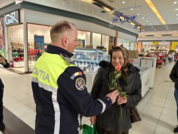 Flori, mărțișoare și un experiment în lupta pentru combaterea violenței în familie