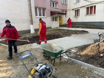 Primăria Suceava a început lucrările pentru amenajarea a 42 de locuri de parcare în zona restaurantului Național