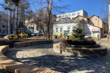 Primăria Suceava a început lucrările pentru amenajarea a 42 de locuri de parcare în zona restaurantului Național