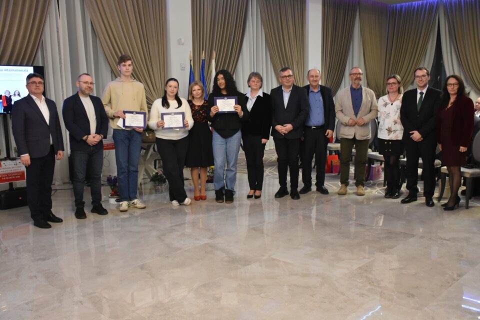 Trei elevi suceveni s-au calificat la Internaționala de limbă polonă, de la Varșovia