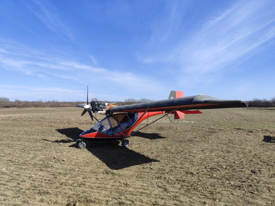 Un ucrainean care fugea de război a ajuns la Frătăuți cu un avion de mici dimensiuni