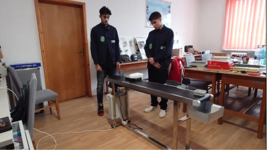 Elevi de la Colegiul “Petru Mușat”, pe podiumul unui concurs național din domeniul electrotehnic