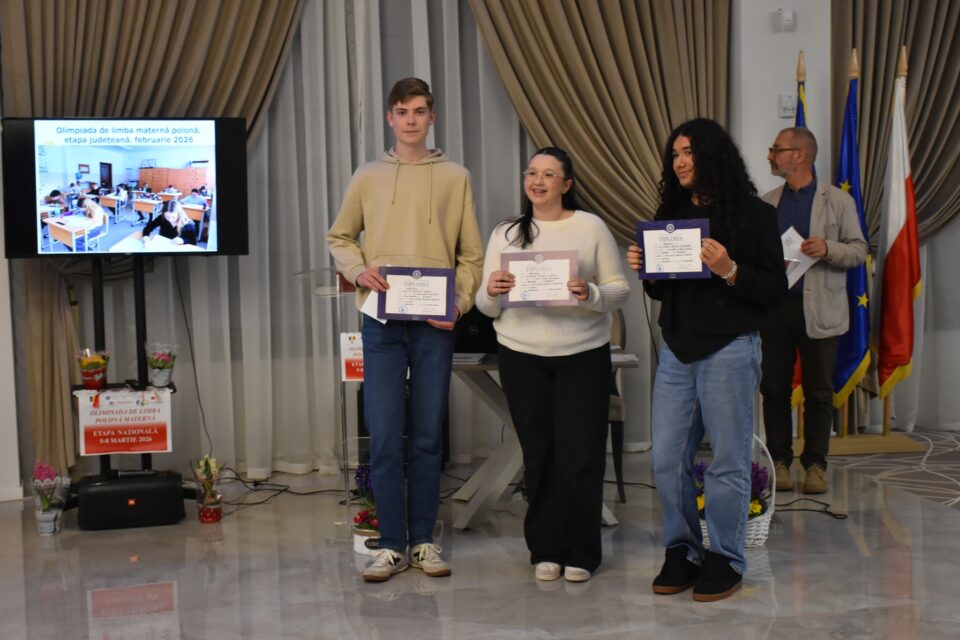 Trei elevi suceveni s-au calificat la Internaționala de limbă polonă, de la Varșovia
