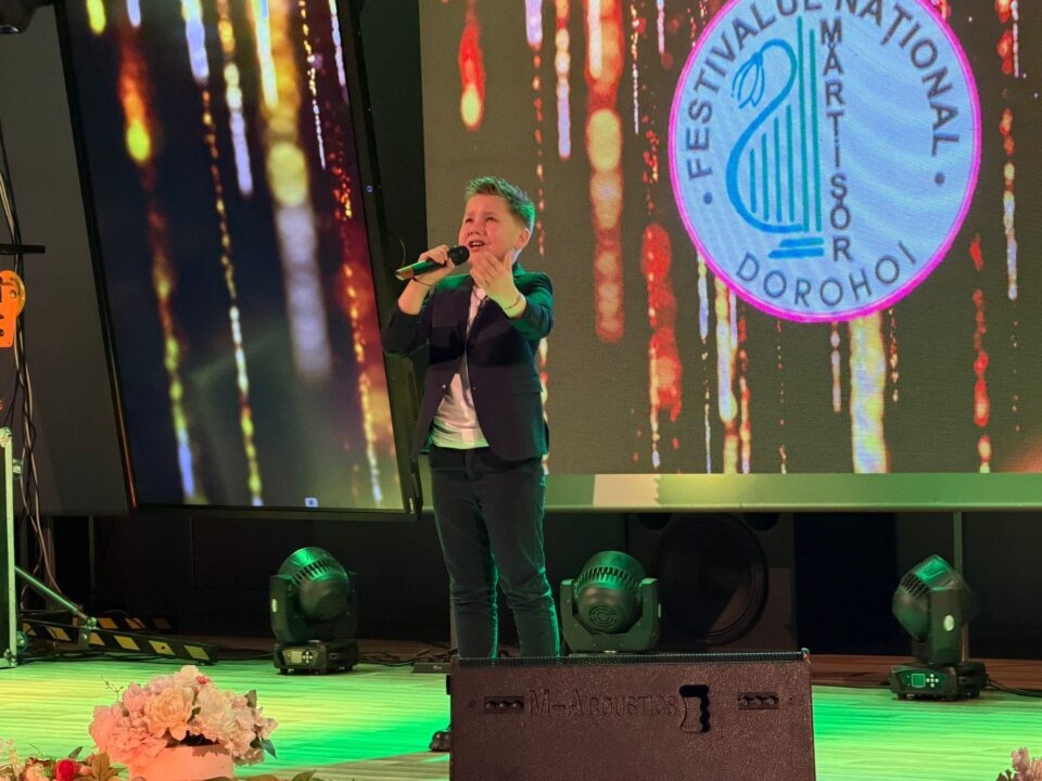 Lucas Moroșan, din Valea Moldovei, a cucerit trofeul Festivalului „Mărțișor Dorohoian” Lucas Moroșan, din Valea Moldovei, a cucerit trofeul Festivalului „Mărțișor Dorohoian”