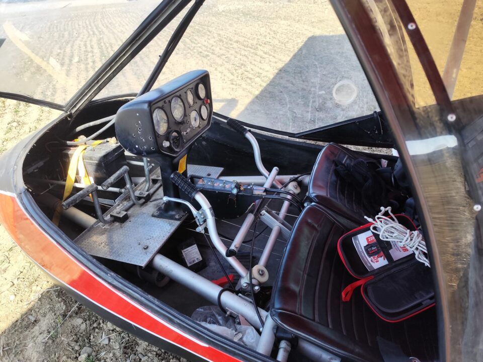 Un ucrainean care fugea de război a ajuns la Frătăuți cu un avion de mici dimensiuni