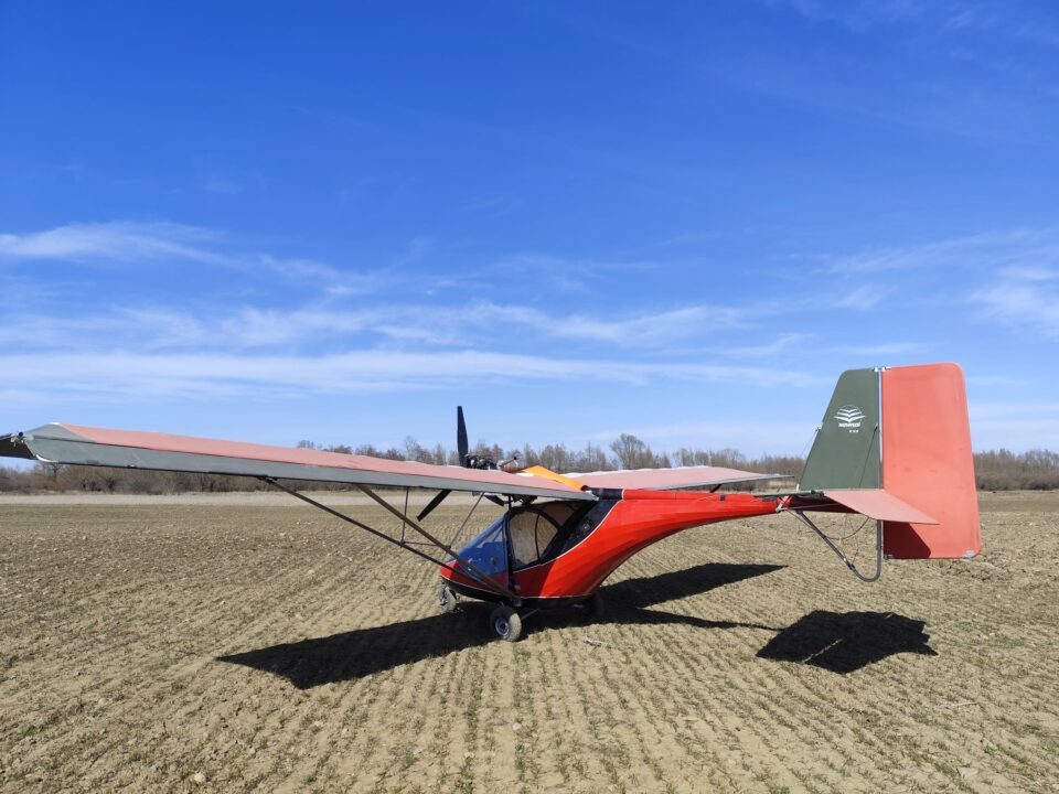 Un ucrainean care fugea de război a ajuns la Frătăuți cu un avion de mici dimensiuni
