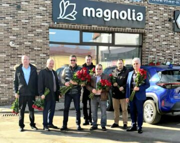 Flori oferite de social-democrați doamnelor și domnișoarelor din Rădăuți și Fălticeni, de Ziua Femeii