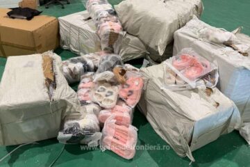 Șlapi posibil contrafăcuți, confiscați de la un bărbat care pleca în Ucraina