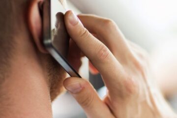 ”Angajatul ANAF” l-a îndrumat telefonic pe sucevean să urmeze anumiţi paşi în urma cărora acesta a efectuat un transfer bancar în valoare de 87.000 de lei către un alt cont bancar