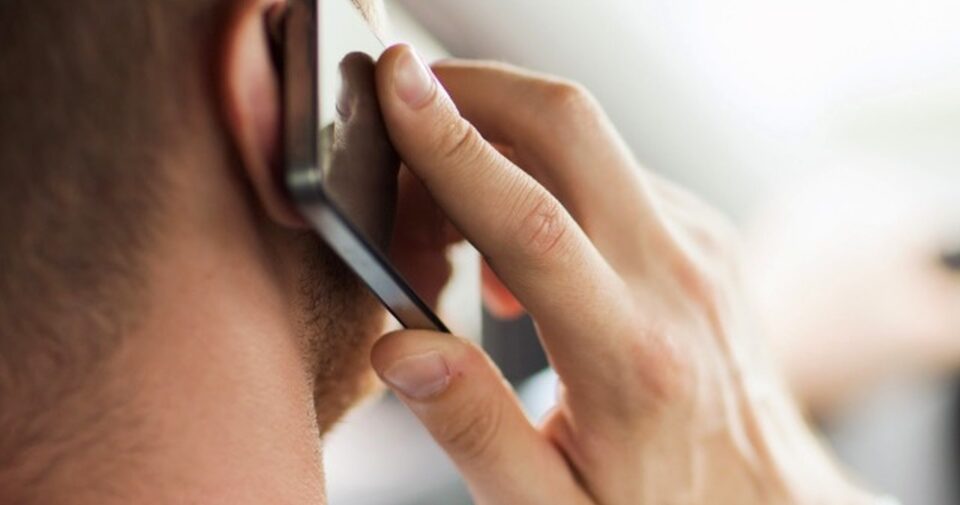 ”Angajatul ANAF” l-a îndrumat telefonic pe sucevean să urmeze anumiţi paşi în urma cărora acesta a efectuat un transfer bancar în valoare de 87.000 de lei către un alt cont bancar