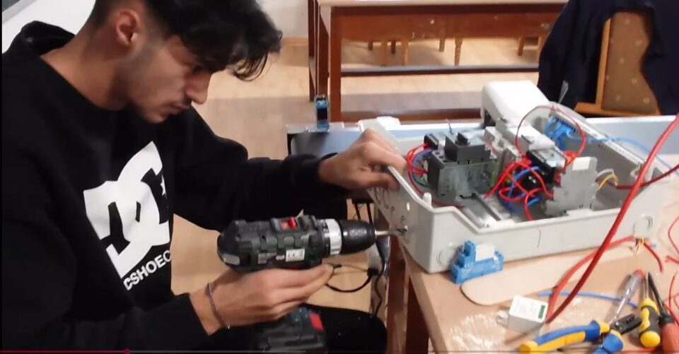 Elevi de la Colegiul “Petru Mușat”, pe podiumul unui concurs național din domeniul electrotehnic