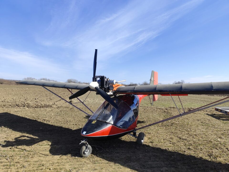 Un ucrainean care fugea de război a ajuns la Frătăuți cu un avion de mici dimensiuni
