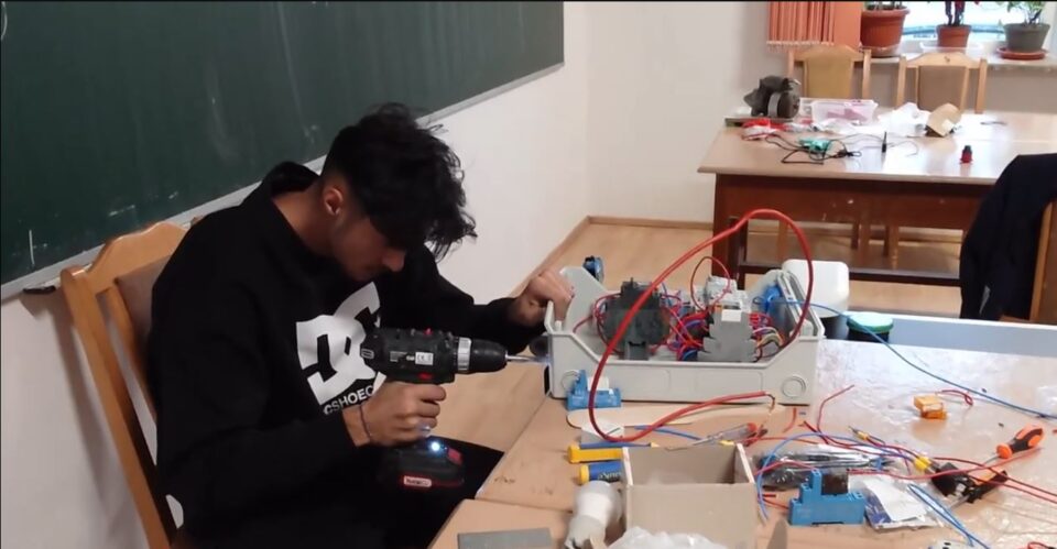 Elevi de la Colegiul “Petru Mușat”, pe podiumul unui concurs național din domeniul electrotehnic