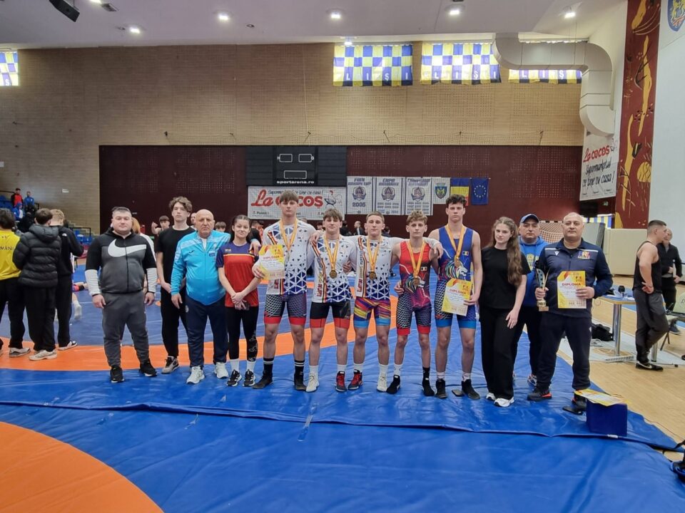 Rezultate excelente la Campionatul Național de juniori pentru școlile de lupte din Rădăuți și Suceava