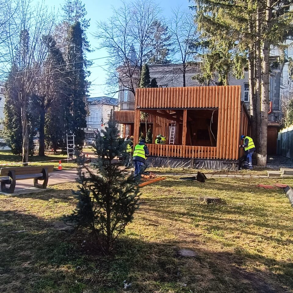 Terasa restaurantului Taco Loco din parcul central al municipiului Suceava este demolată