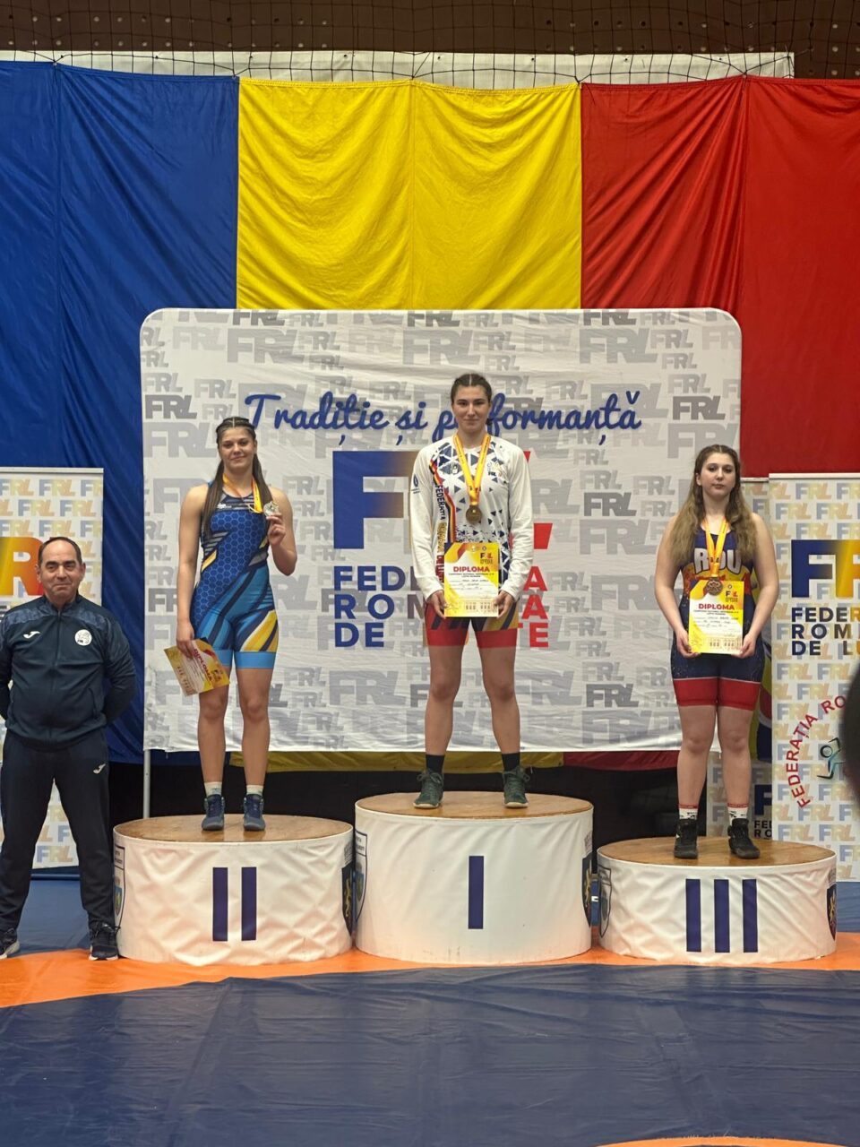Rezultate excelente la Campionatul Național de juniori pentru școlile de lupte din Rădăuți și Suceava