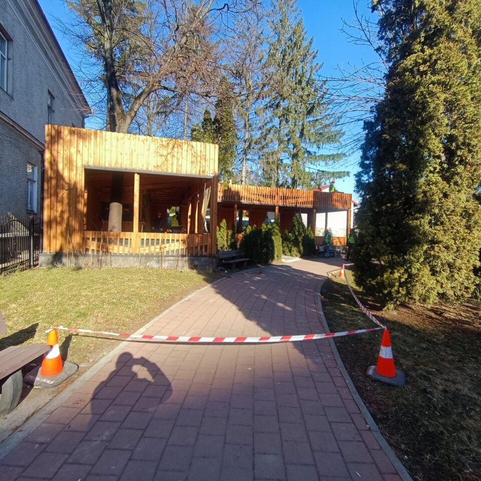 Terasa restaurantului Taco Loco din parcul central al municipiului Suceava este demolată