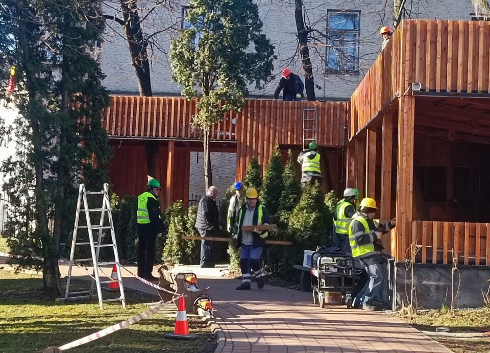 Terasa restaurantului Taco Loco din parcul central al municipiului Suceava este demolată