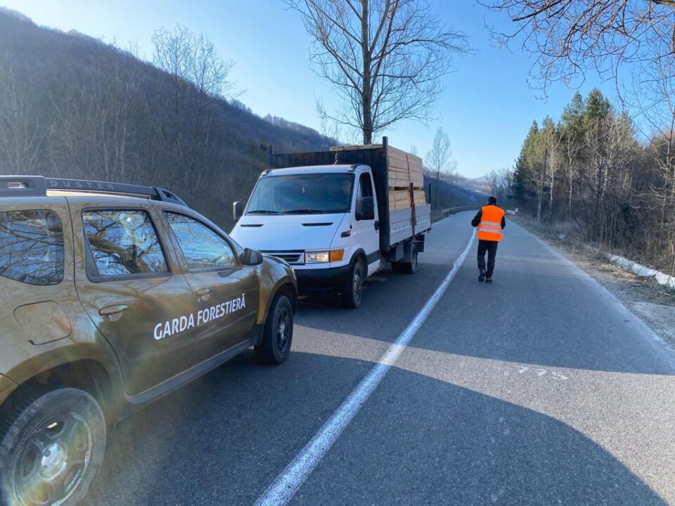 Controale pe drumurile publice, făcute de Garda Forestieră Suceava