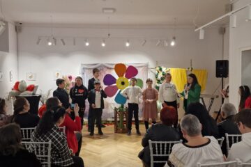 „O îmbrățișare cât o lume”, lecția de solidaritate a elevilor de la Liceul Special Câmpulung