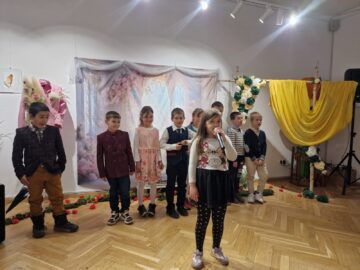 „O îmbrățișare cât o lume”, lecția de solidaritate a elevilor de la Liceul Special Câmpulung