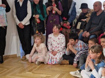 „O îmbrățișare cât o lume”, lecția de solidaritate a elevilor de la Liceul Special Câmpulung