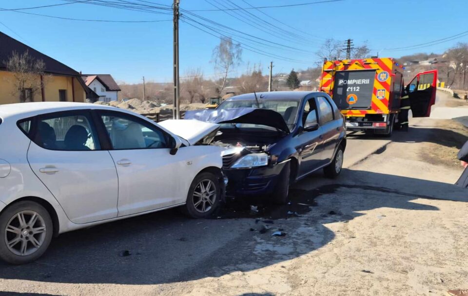 Șofer de 77 de ani, rănit de un alt șofer care a intrat frontal în el