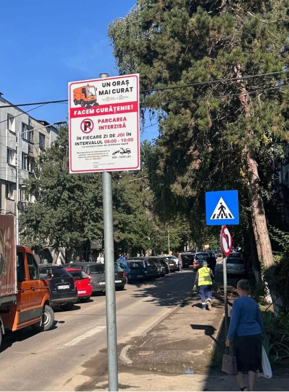 Programul de curățenie, în timpul căruia trebuie mutate mașinile parcate, reluat pe trei străzi din municipiul Suceava