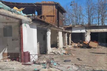 Restituirile pe care trebuie să le facă Primăria Suceava pentru garajele demolate, conform legislației, arată că instituția cheltuiește mult mai mult pe hârtie, dosare, timp de lucru și logistica ședințelor decât sumele derizorii pe care trebuie să le dea înapoi oamenilor