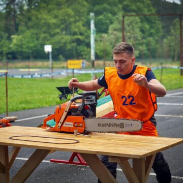 Trei tineri suceveni, în echipa României la Campionatul Mondial de Tăiere a Lemnului din Slovenia