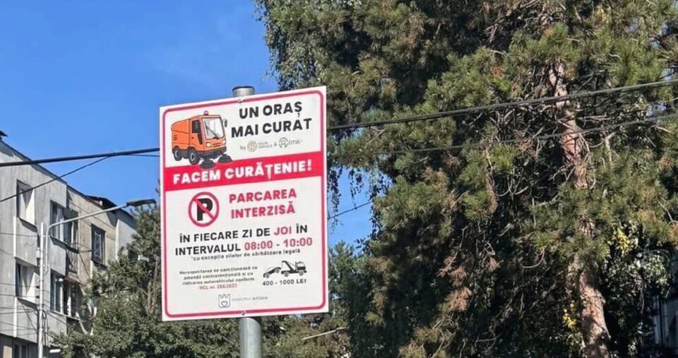 Programul de curățenie, în timpul căruia trebuie mutate mașinile parcate, reluat pe trei străzi din municipiul Suceava