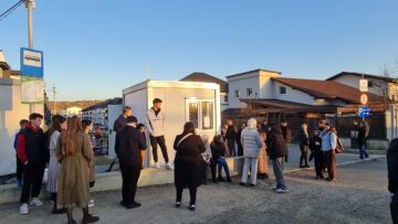 Protest al locuitorilor din zona Aleea Dumbrăvii contra scoaterii microbuzului TPL de pe linia 26