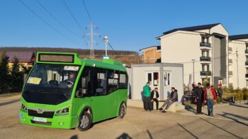 Protest al locuitorilor din zona Aleea Dumbrăvii contra scoaterii microbuzului TPL de pe linia 26